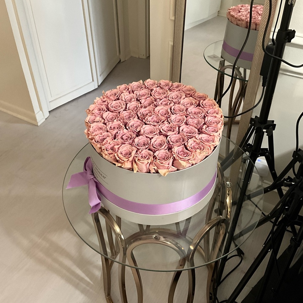 Preserved roses. The million roses light pink . Sale